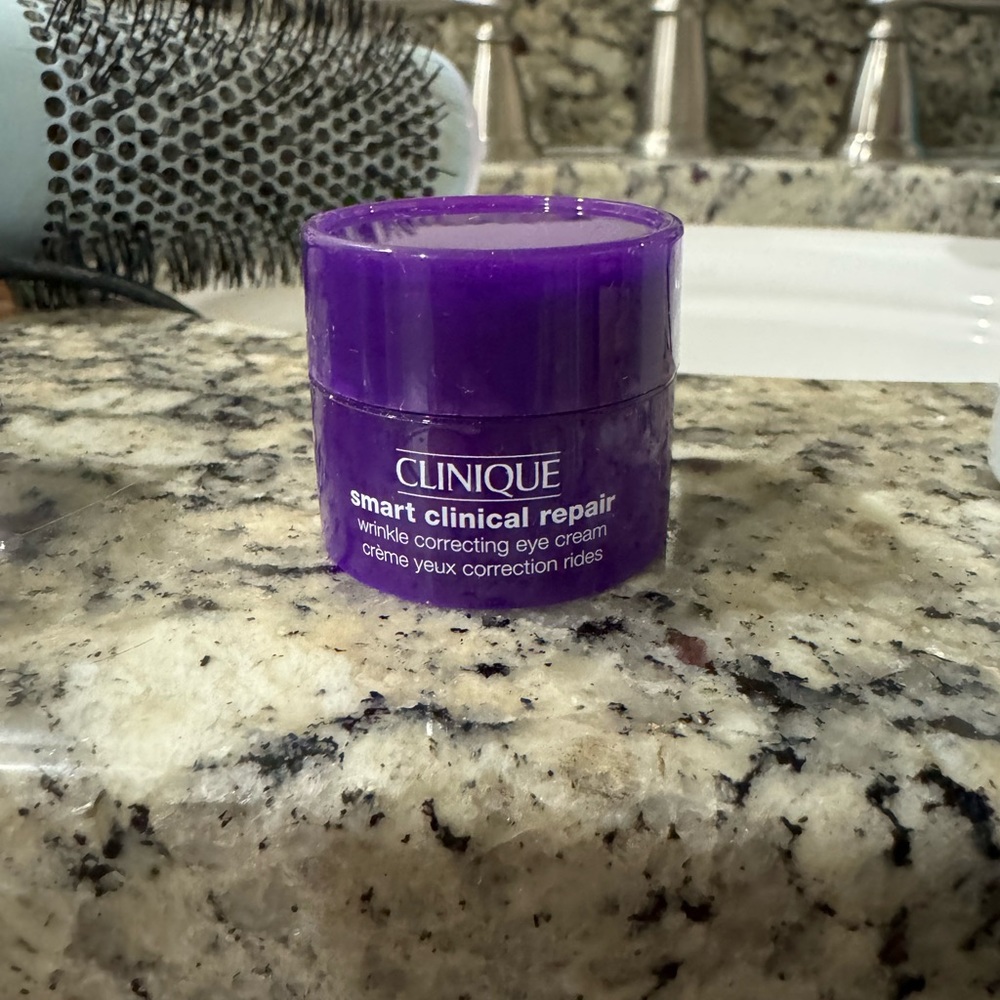 Clinique smart clinical repair NEW